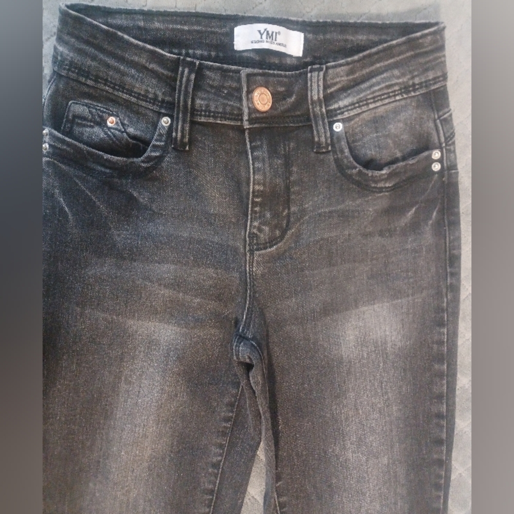 YMI Black Skinny Jeans Siz 1/25 with Stretch and Vintage Look